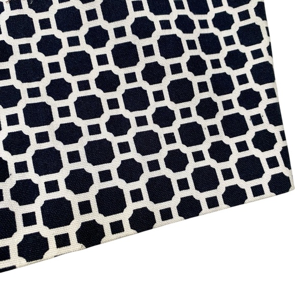 Banana Republic Factory Navy White Abstract Bermuda Shorts Hampton Fit 2P - Picture 8 of 10